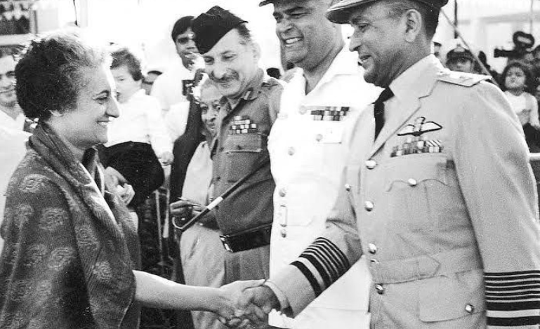 Indira Gandhi with General (later Field Marshal) Sam Manekshaw (third from right), the key figure of the 1971 war, and other top military officers. Photo courtesy: Instagram/indira_gandhi